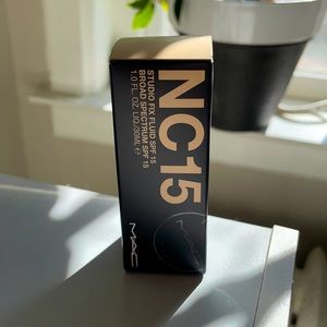 MAC Cosmetics Studio Fix Fluid Foundation NC 15
